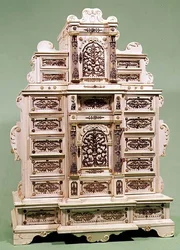 Gabinete con cajones incrustados con oro, plata y perlas, c.1670